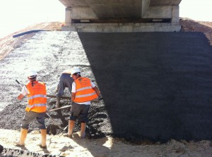 Autovia SE-40 - Sevilla, encachado de piedra en puentes