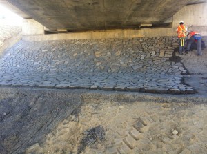 Autovia SE-40 - Sevilla, encachado de piedra en puentes